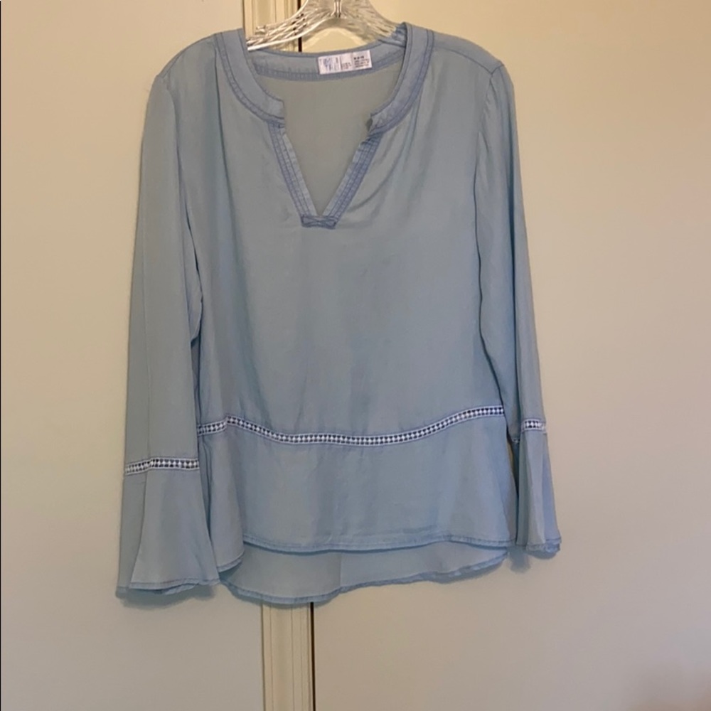 Super cute light weight blouse